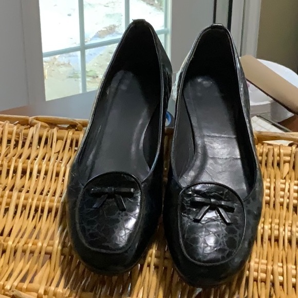 Item 7 Nice Stuart Weitzman 1/2inch leather pumps. - Picture 1 of 4